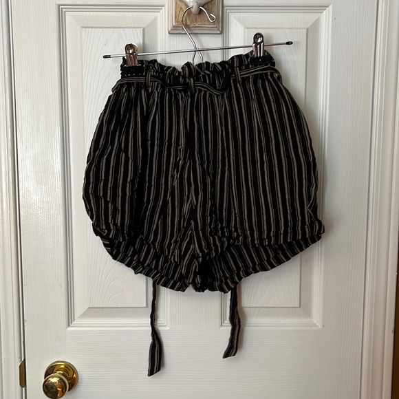 Hollister Ultra High Rise Shorts - Picture 1 of 3